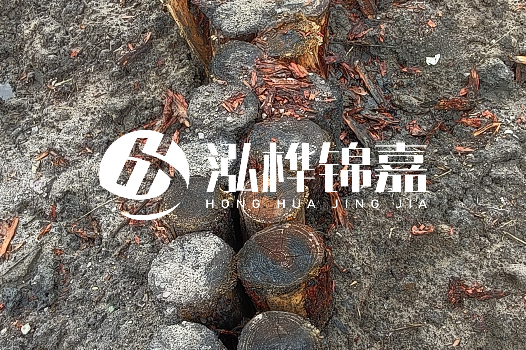 魚塘淤泥太多怎么清理？挖掘機(jī)清除淤泥的作用及方法