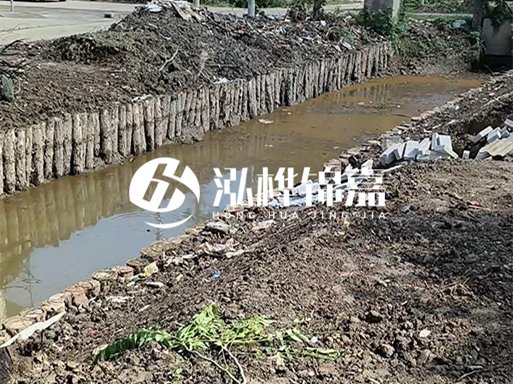 農村最便宜的護坡做法-松木樁護坡靠譜嗎？