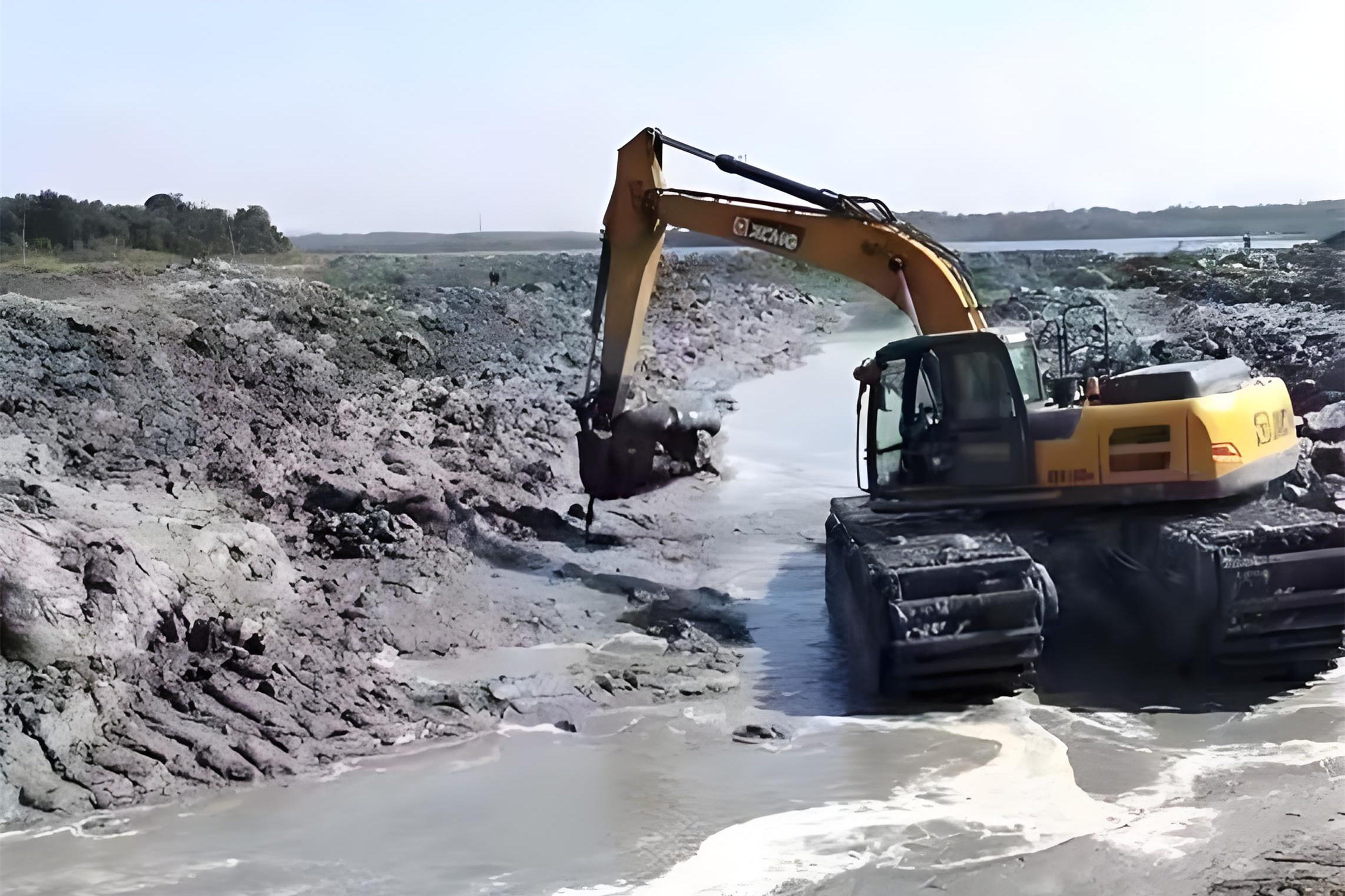 河南水挖清淤團隊泓樺錦嘉-挖淤泥用什么機械好？