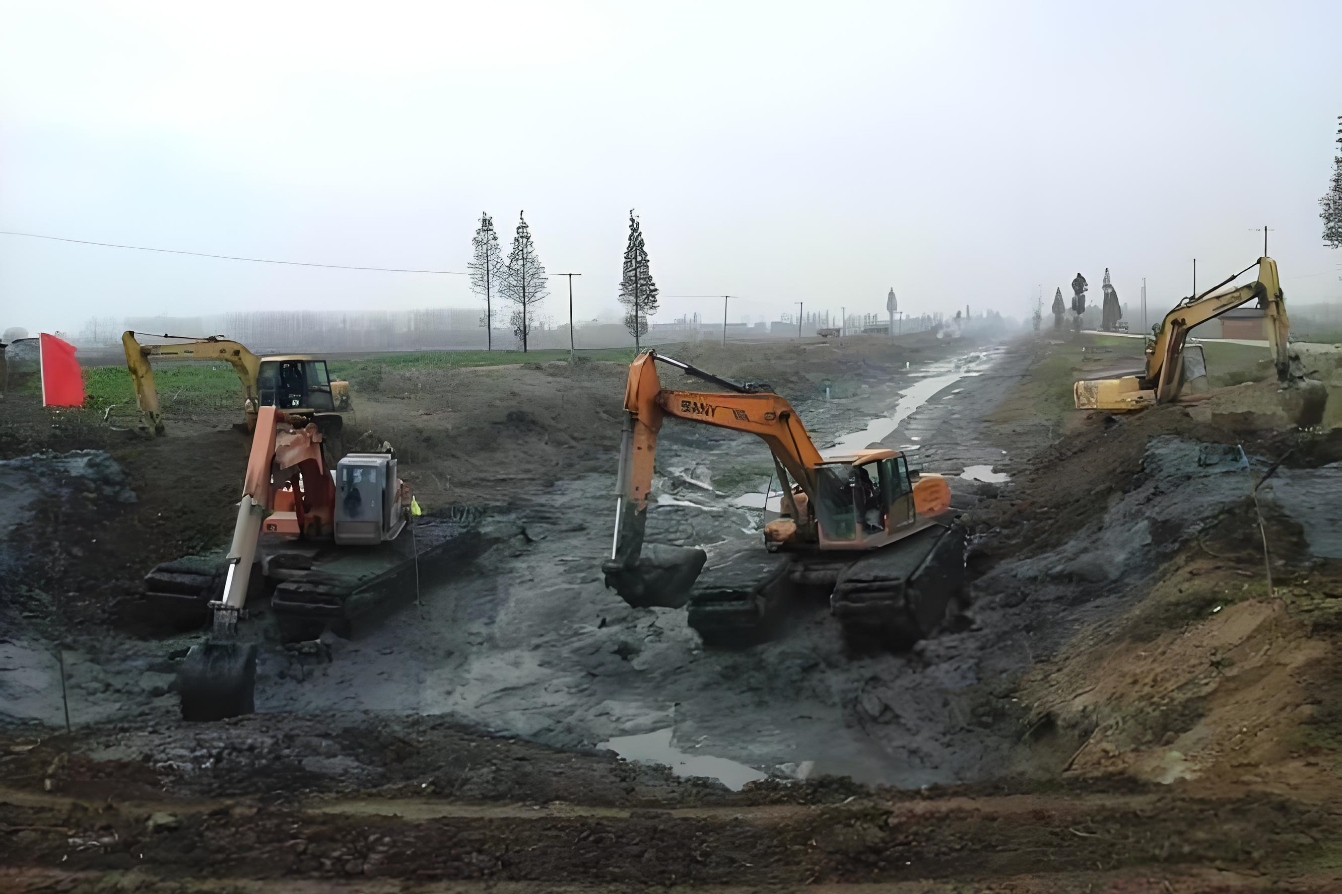 浙江溫州挖機清淤施工隊 - 沼澤地清淤可否用長臂挖機替代人工？