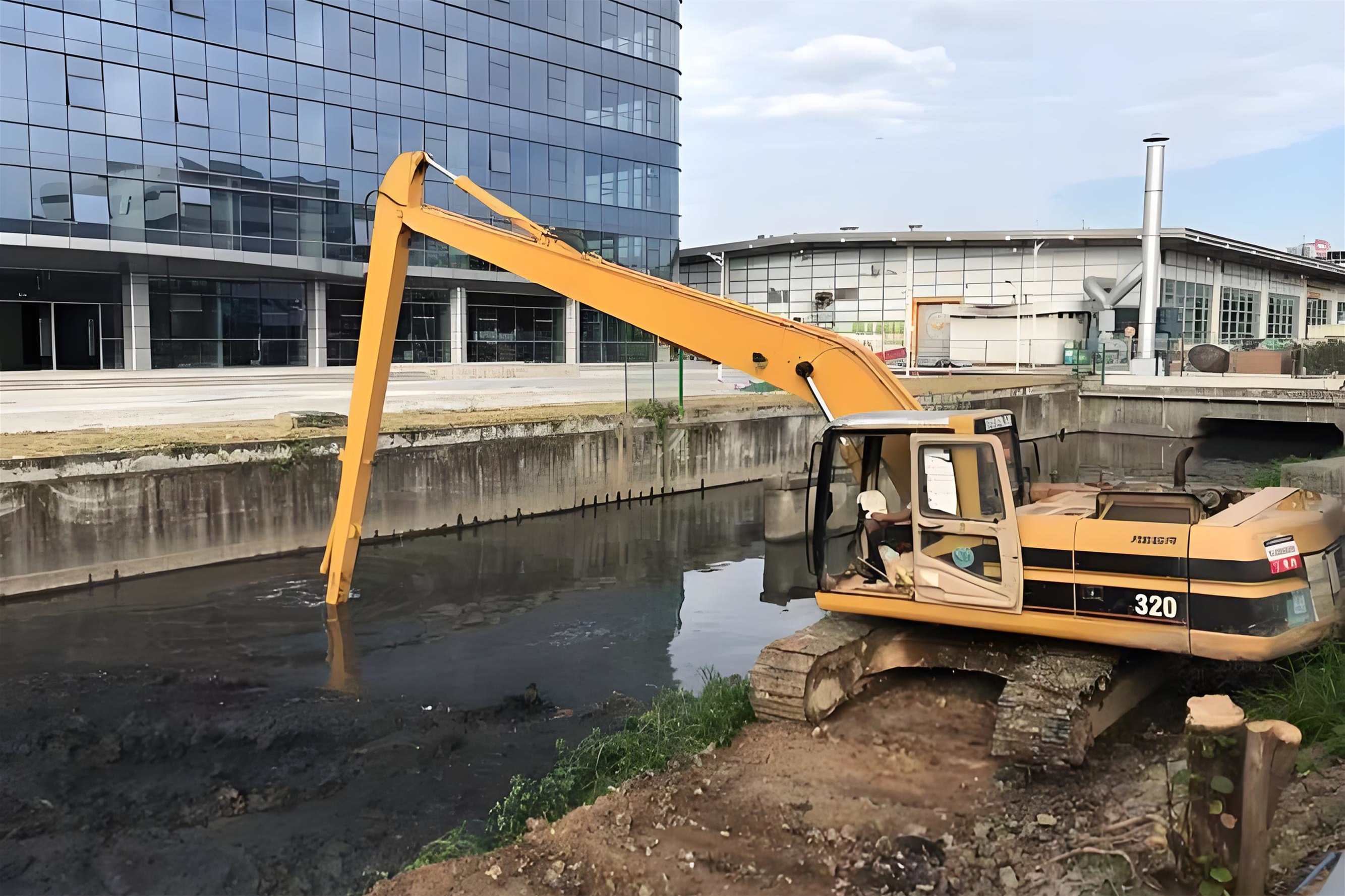 北京豐臺區(qū)水上挖機清淤隊-沼澤地清淤后土壤如何處理？