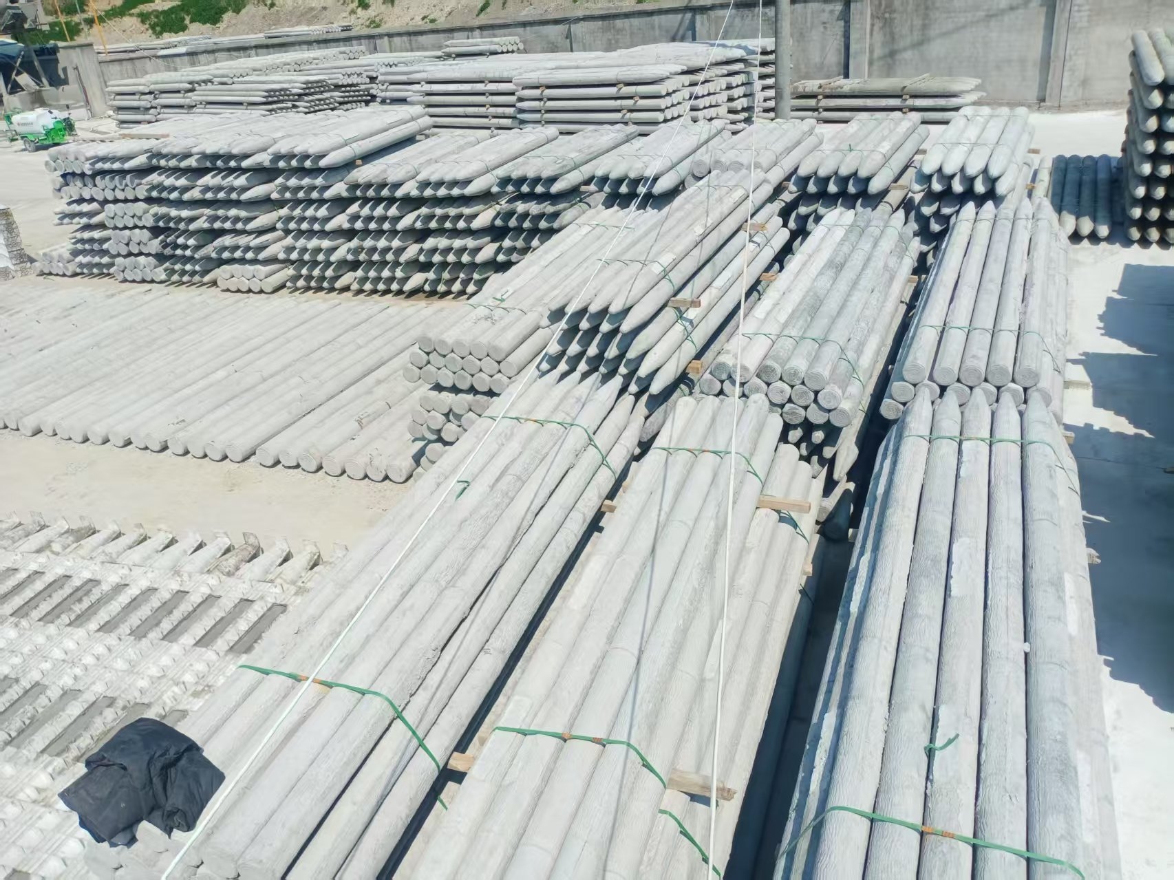 水泥樁廠(chǎng)家泓樺錦嘉 - 水泥樁和木樁哪個(gè)更經(jīng)濟(jì)？?